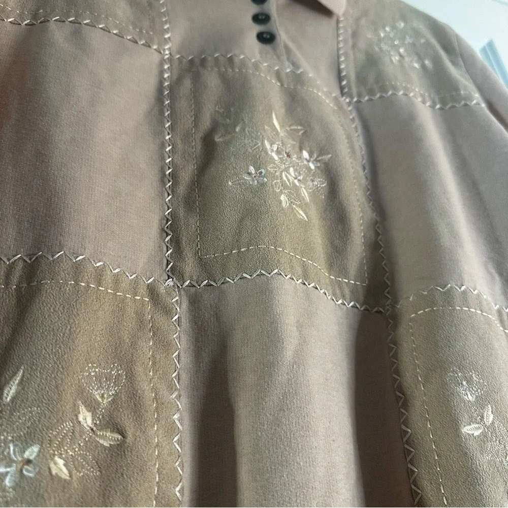 Alfred Dunner Embroidered Patchwork Sweatshirt Polo Medium Peach Floral - Picture 6 of 15